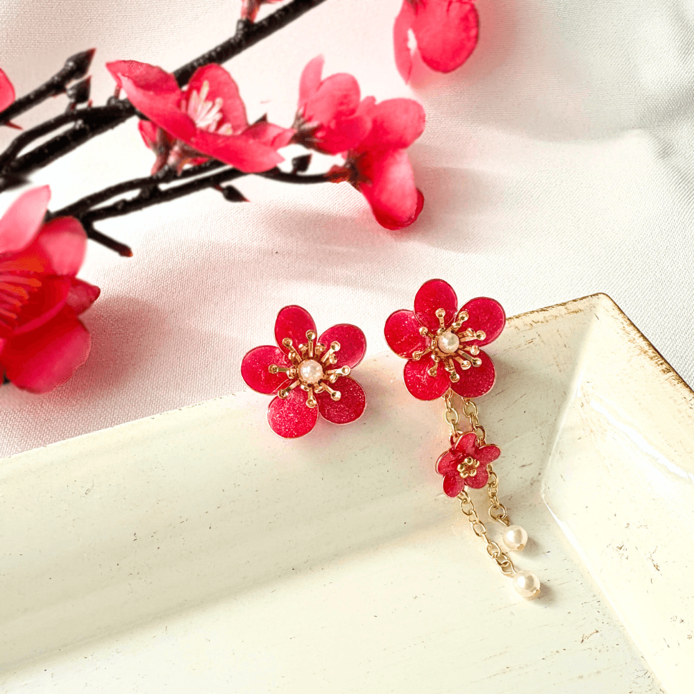 【梅】2wayイヤリング ニッケルフリー 金属アレルギー対応 受注生産 揺れる 赤 大人可愛い ギフト 春の新作 | 2枚目